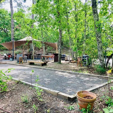 Le Domaine De La Montagnette * ラ・テスト・ド・ビュシュ