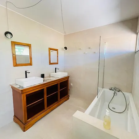 Le Domaine De La Montagnette * ラ・テスト・ド・ビュシュ