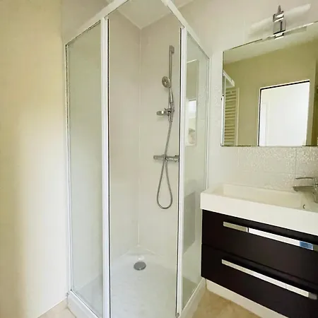 Le Domaine De La Montagnette ラ・テスト・ド・ビュシュ