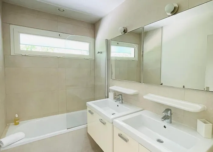 Le Domaine De La Montagnette Willa