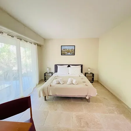 Le Domaine De La Montagnette Villa