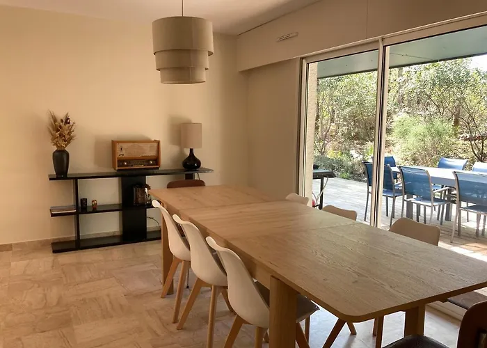 Le Domaine De La Montagnette