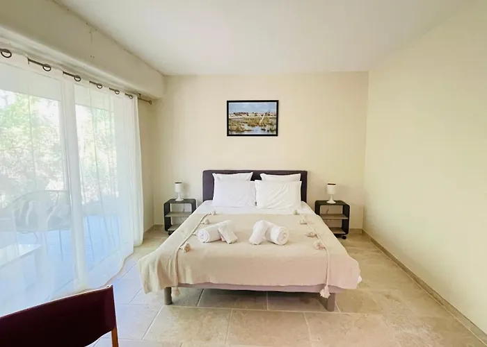 Le Domaine De La Montagnette Villa